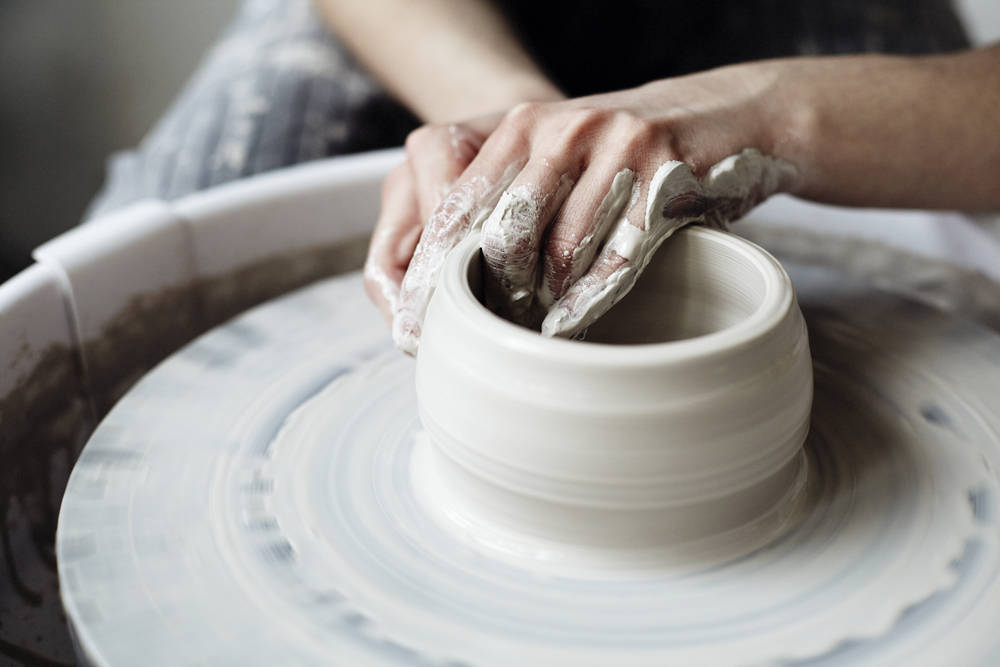 Crear piezas de cerámica, actual y muy relajante