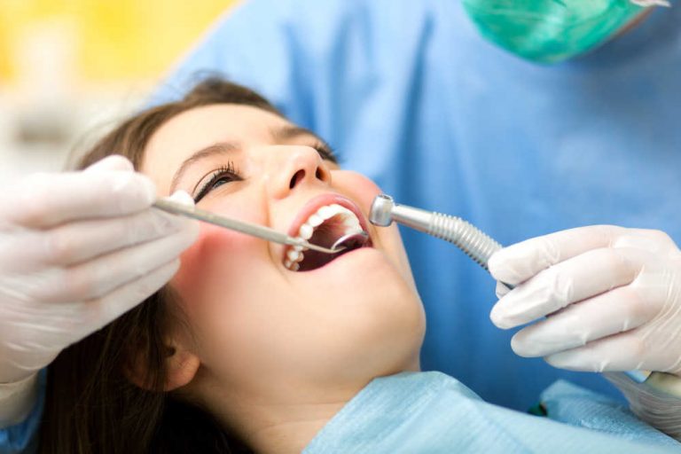 ¿Qué es la recesión gingival?